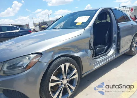 2016 Mercedes-Benz C 300 300 z USA, uszkodzony, nr VIN 55SWF4JB8GU121479